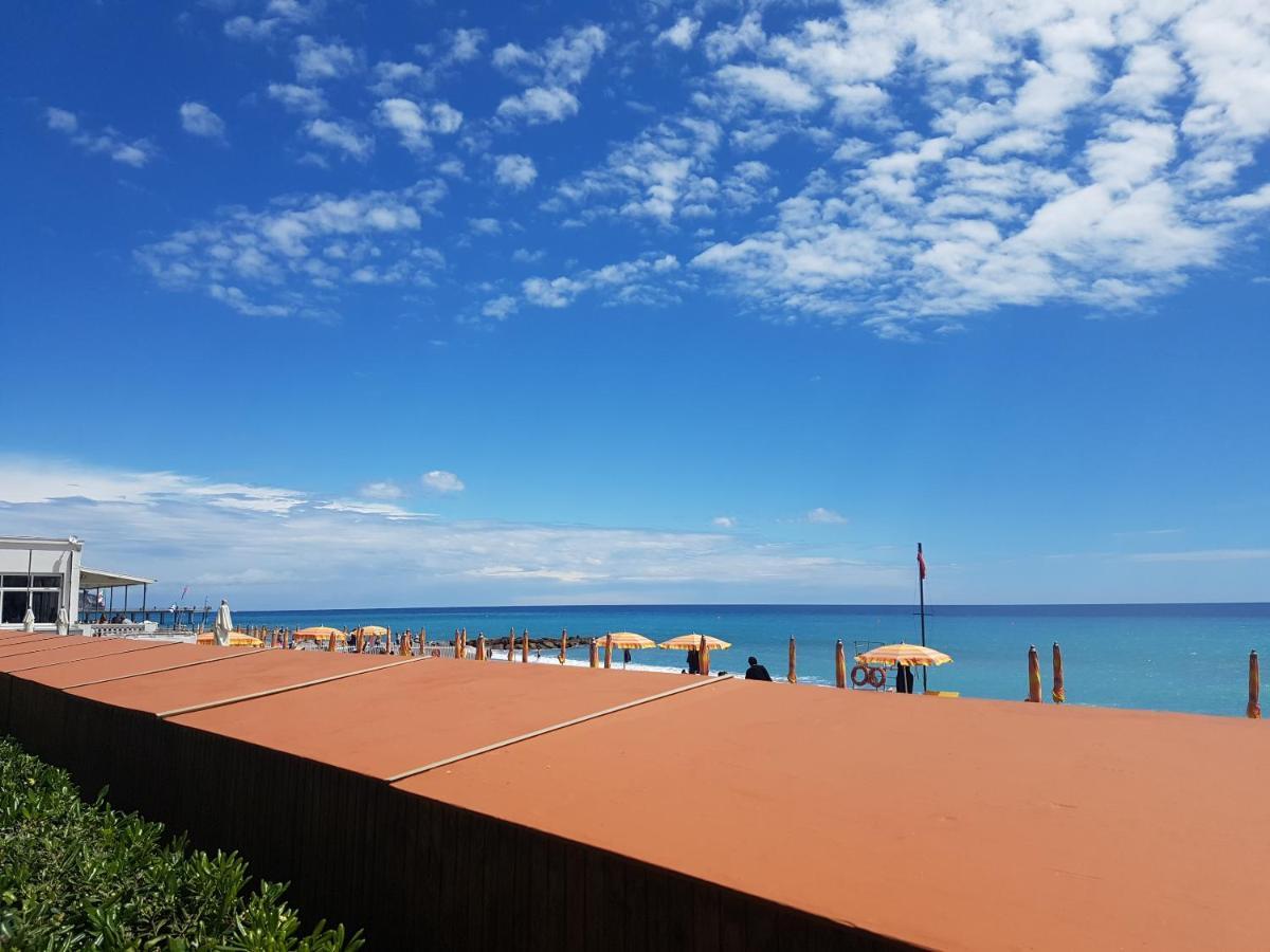 Ghiro Ghiotto Bed & Breakfast Pietra Ligure Luaran gambar