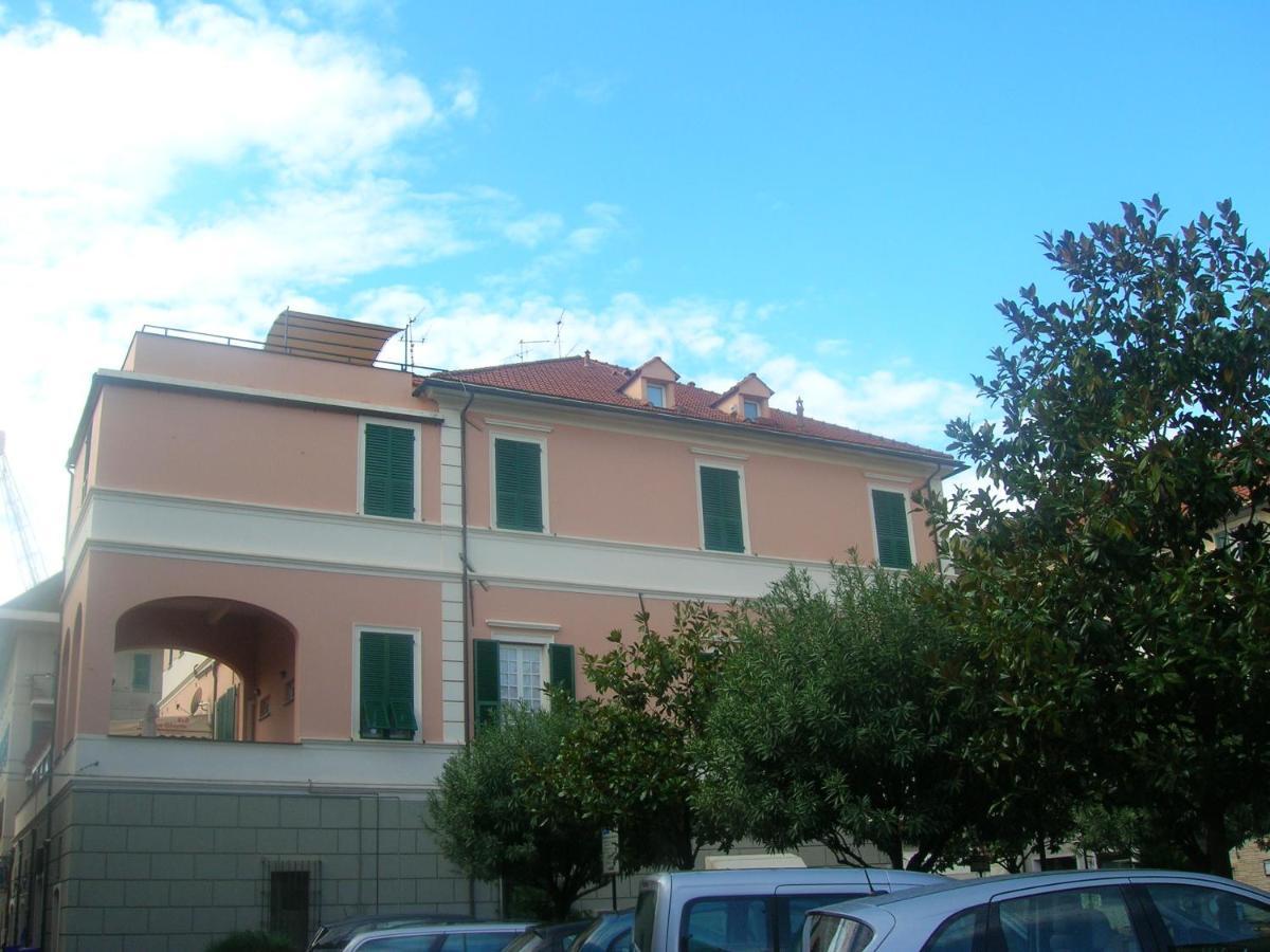 Ghiro Ghiotto Bed & Breakfast Pietra Ligure Luaran gambar